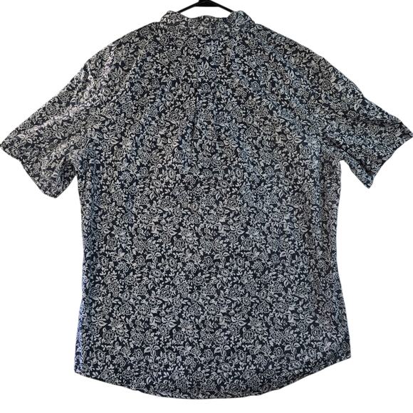 St. John's Bay Mens Blue/White Short Sleeve Button Up Size XL - Picture 2 of 9